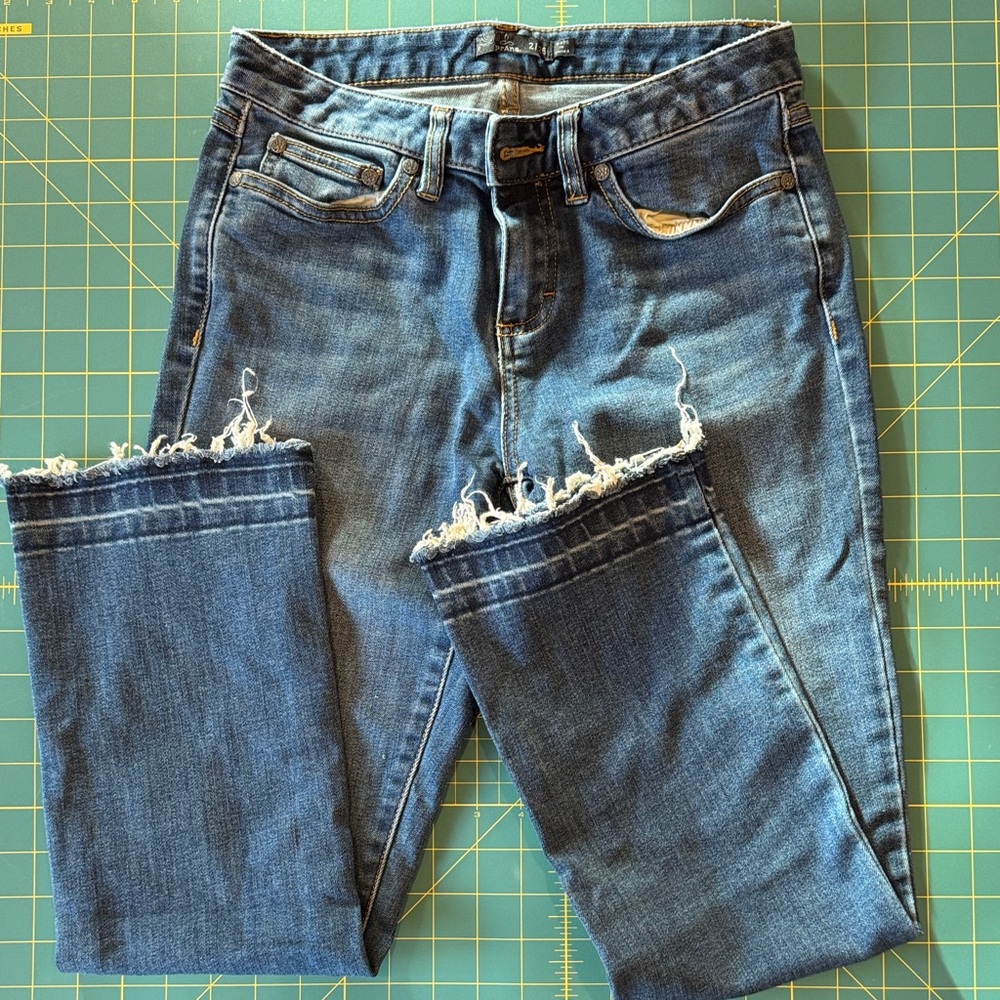 Distressed cropped Prana organic cotton Blue Jeans size 2